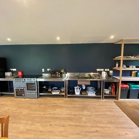 Unique Sheperds Hut Private Hot Tub, Ensuite & Kitchenette Clodock Buitenkant foto