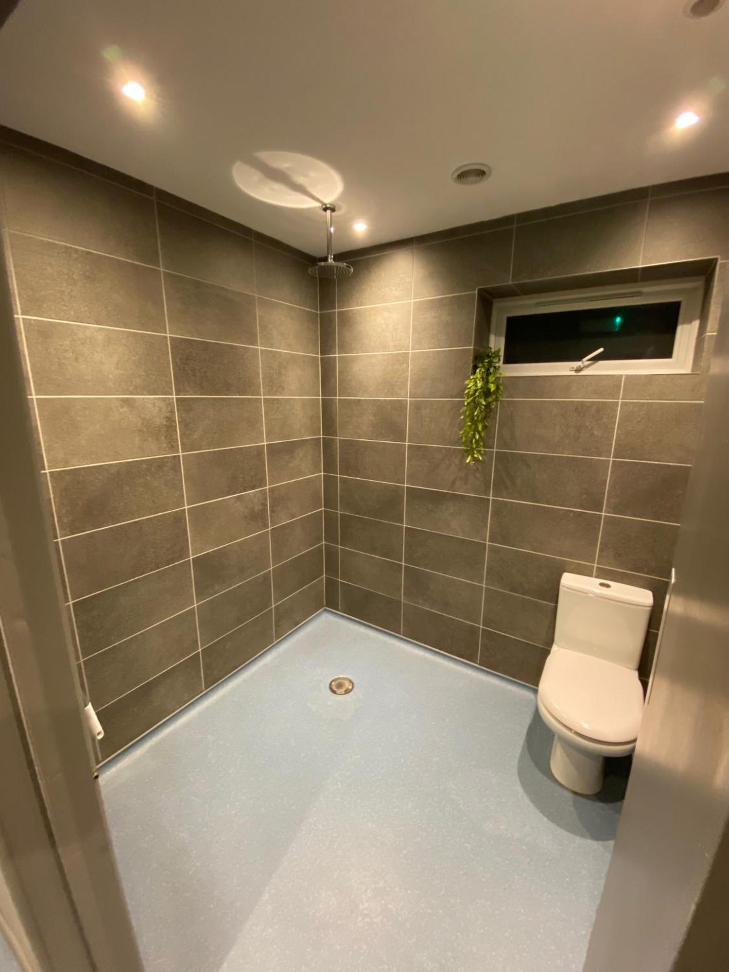Unique Sheperds Hut Private Hot Tub, Ensuite & Kitchenette Clodock Buitenkant foto